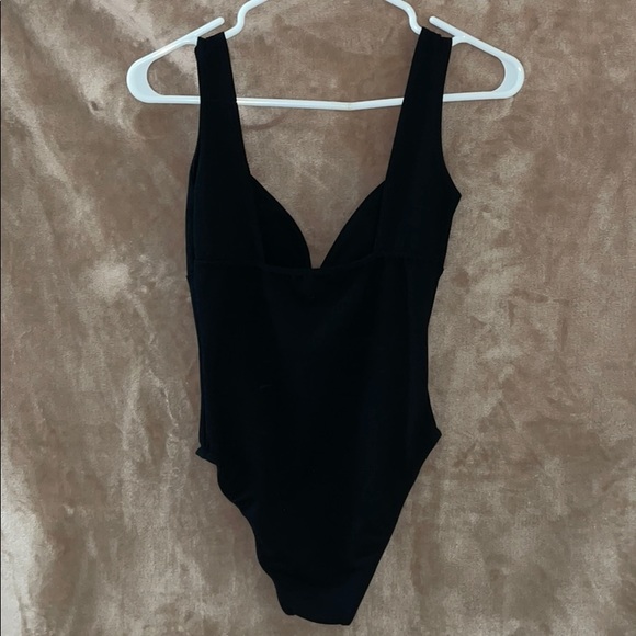 Boohoo Black Deep V-neck Bodysuit - Picture 4 of 6